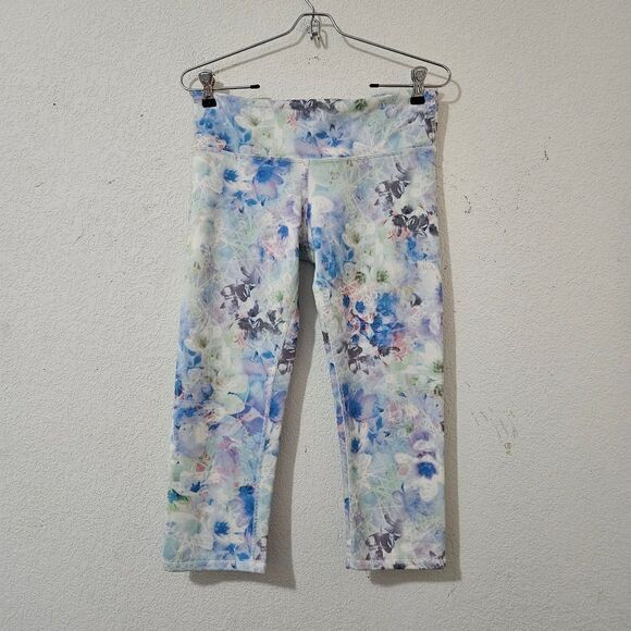 Alo Yoga in pastel blue capri size medium - Picture 1 of 5